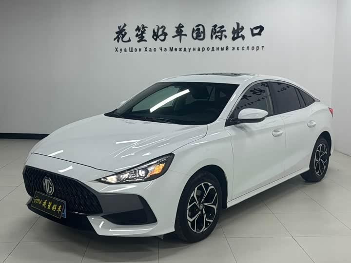Белый седан MG 5 на экспортной площадке