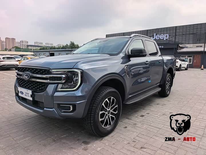 Синий пикап Ford Ranger
