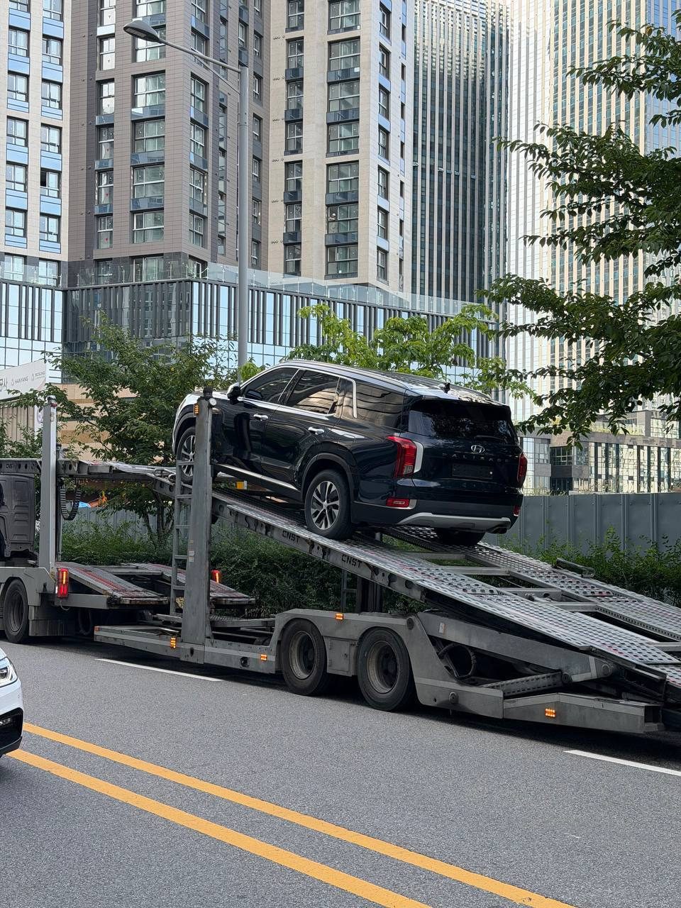 Автомобиль на автовозе в Корее перед отправкой