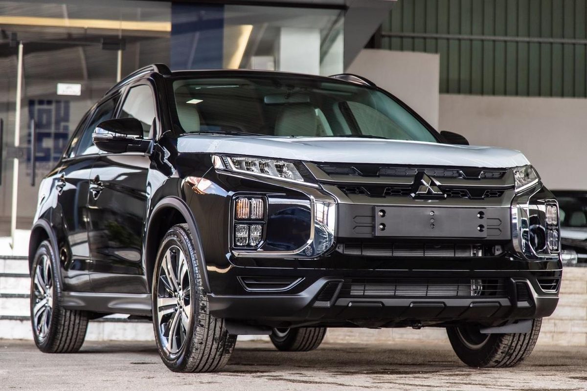 Чёрный Mitsubishi ASX